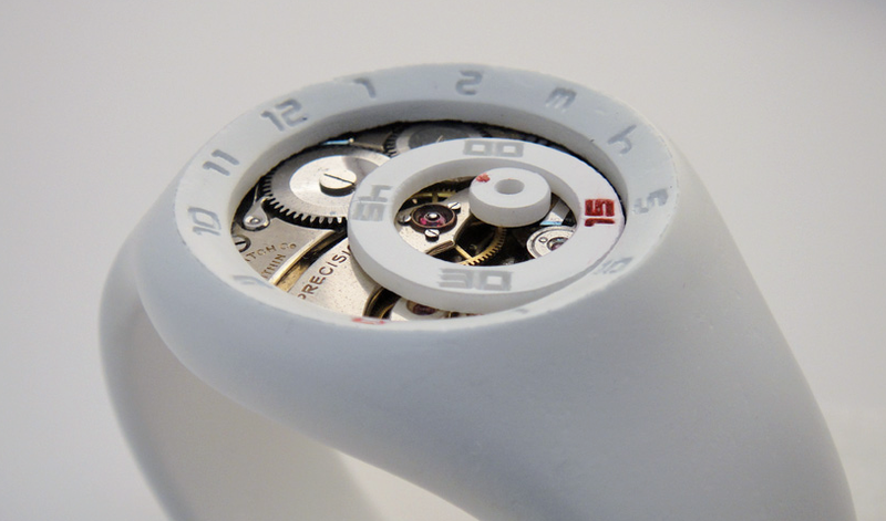 Illustration for article titled Geocentric Watch Puts You At The Center Of Attention